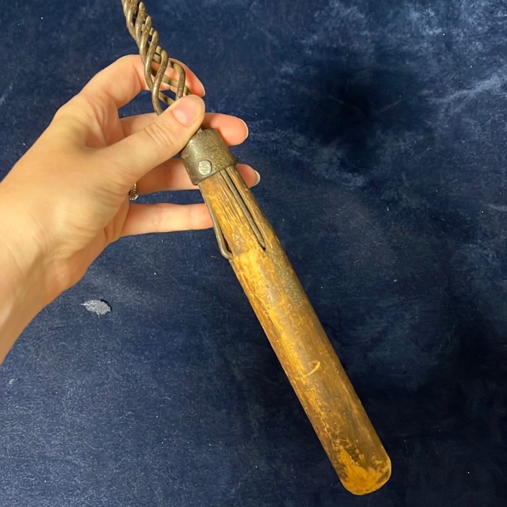 VTG Rug Beater - Picture 4 of 4